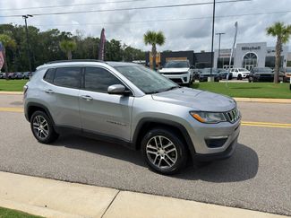 Used 2018 Jeep Compass Latitude FWD video 1