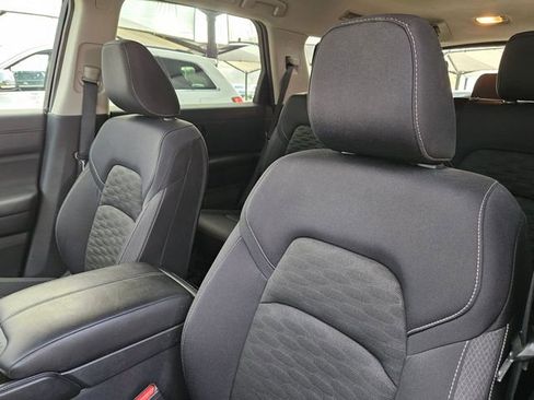 Used 2024 Nissan Pathfinder SV image 9