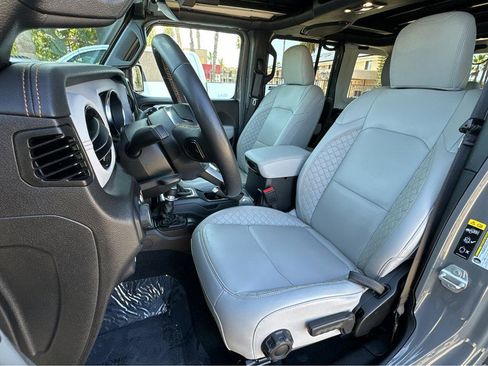 Used 2022 Jeep Wrangler Unlimited Sahara image 8