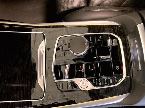 Used 2026 BMW X7 xDrive40i image 15