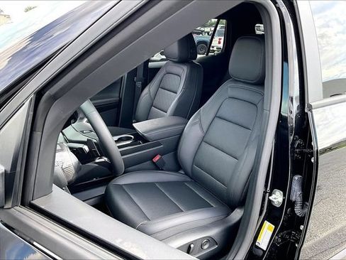 New 2027 Chevrolet Equinox LT w/ Convenience Package II FWD image 10