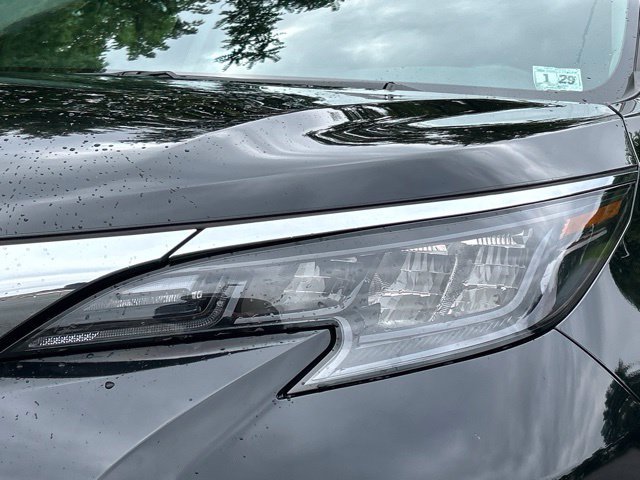 Used 2024 Toyota Sienna XLE w/ XLE Plus Package AWD/4WD image 16