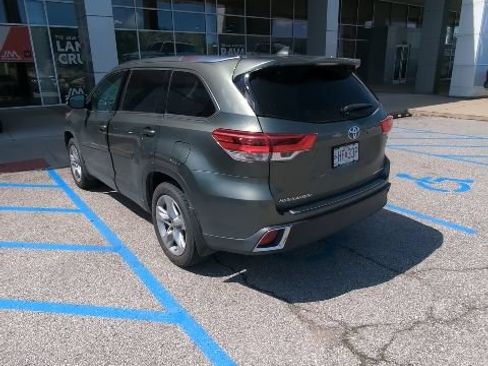 Used 2019 Toyota Highlander Limited AWD/4WD image 3