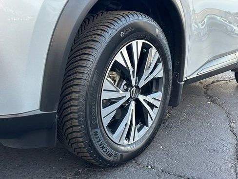 Certified 2022 Nissan Rogue SV w/ SV Premium Package image 11