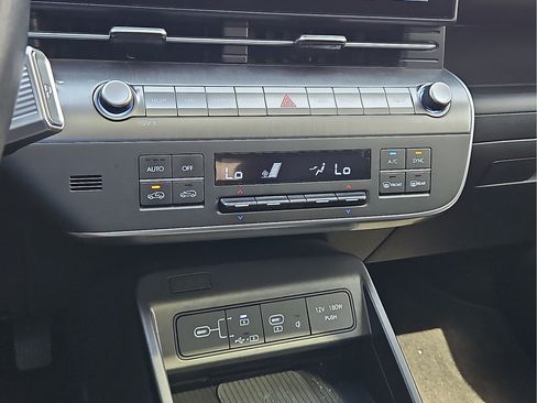 Used 2024 Hyundai Kona Limited AWD/4WD image 17