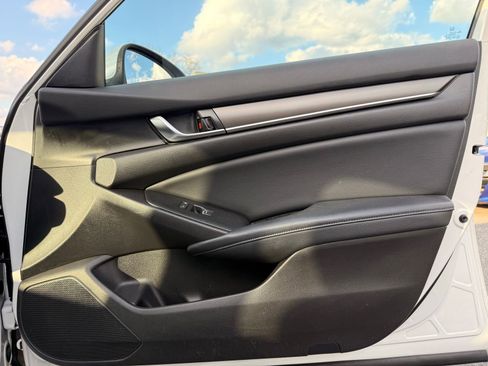 Used 2018 Honda Accord LX image 30