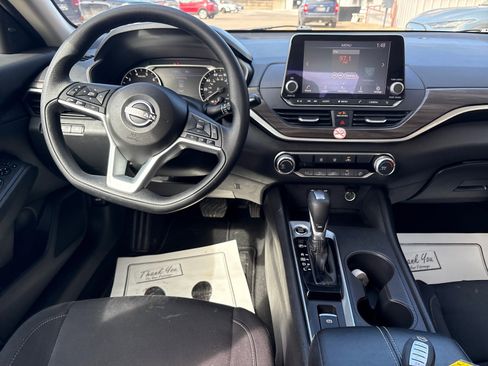 Used 2025 Nissan Altima 2.5 SV image 5