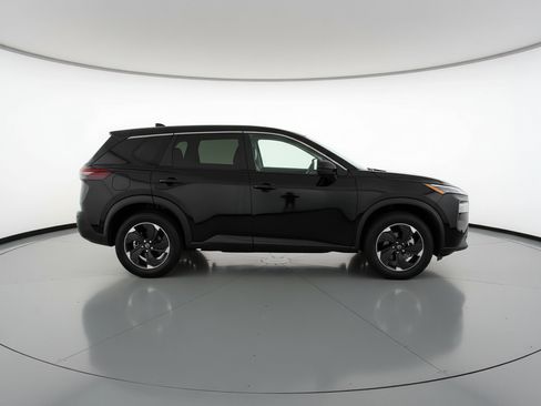 Used 2025 Nissan Rogue SV image 11