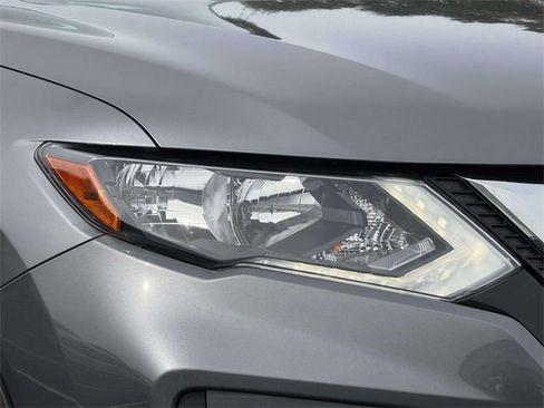 Used 2018 Nissan Rogue SV w/ Sun & Sound Touring Package image 8