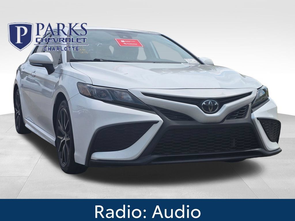 Used 2023 Toyota Camry SE FWD image 1