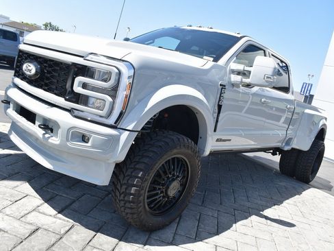 Used 2025 Ford F450 Lariat w/ FX4 Off-Road Package image 35