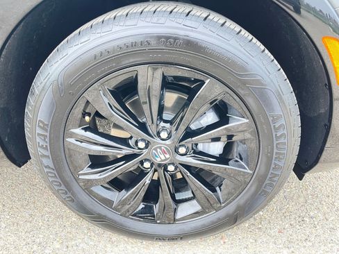 Used 2025 Buick Envista Sport Touring image 30