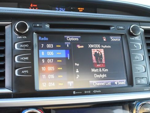 Used 2019 Toyota Highlander XLE image 32