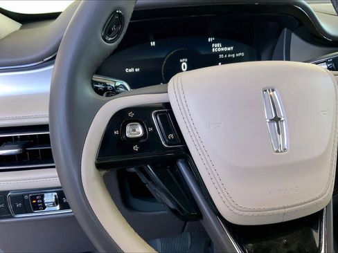 Used 2023 Lincoln Aviator AWD image 23