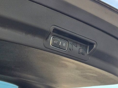 Used 2025 Ford Explorer ST-Line AWD/4WD image 17