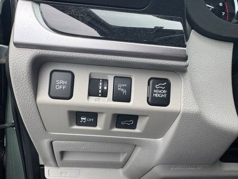 Used 2018 Subaru Forester 2.5i Limited AWD/4WD image 17