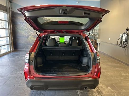 Used 2025 Subaru Forester Premium image 30