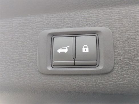 Used 2023 Mitsubishi Outlander SE image 14