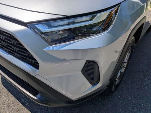 Used 2025 Toyota RAV4 LE AWD/4WD image 5