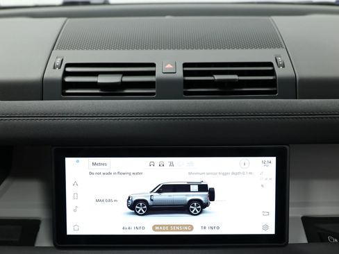 Used 2022 Land Rover Defender 110 SE image 24