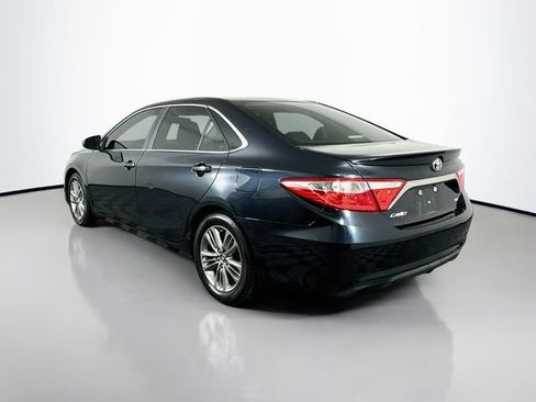 Used 2015 Toyota Camry SE w/ Moonroof Package FWD image 4