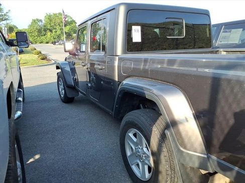 Used 2022 Jeep Gladiator Sport AWD/4WD image 7