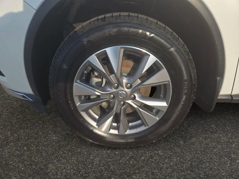 Used 2018 Nissan Murano S image 14