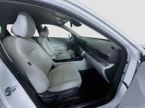 Used 2025 Hyundai Kona SEL FWD image 30