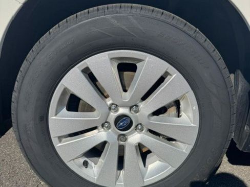 Used 2019 Subaru Outback 2.5i Premium AWD/4WD image 18