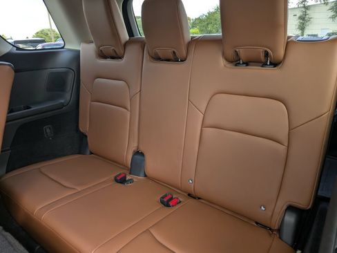 Used 2024 Nissan Pathfinder Platinum w/ Black Appearance Package FWD image 19
