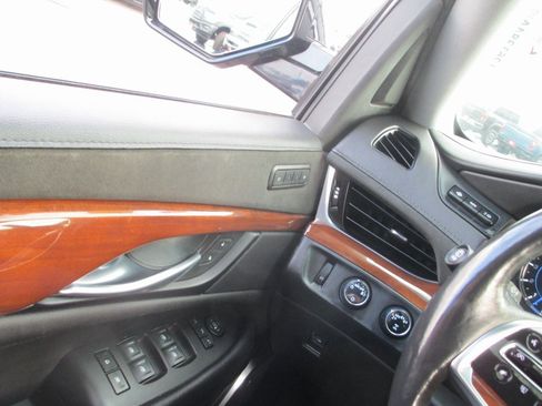 Used 2019 Cadillac Escalade ESV Premium Luxury image 31