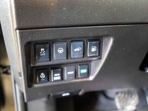 Used 2020 Nissan Rogue SV w/ Premium Package image 22