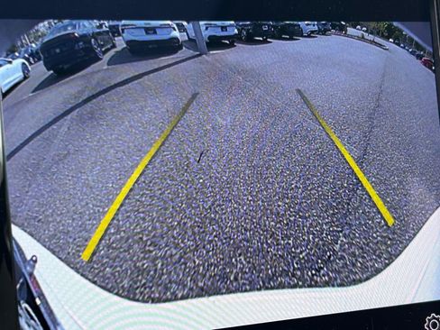 Used 2023 Volvo XC60 B5 Plus image 33