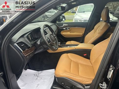 Used 2016 Volvo XC90 T6 Momentum w/ Momentum Plus Package AWD/4WD image 33