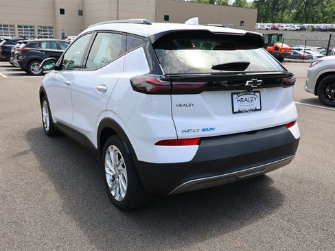 Used 2023 Chevrolet Bolt EUV LT w/ Comfort Package FWD image 5