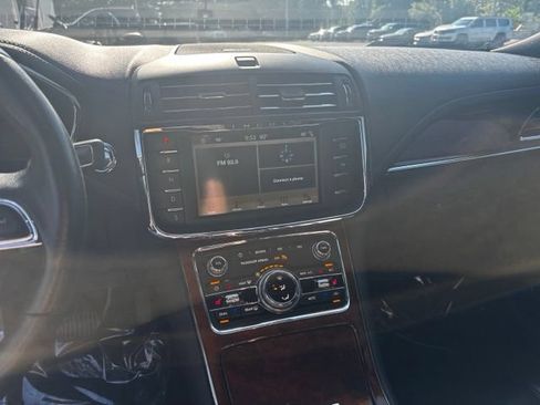 Used 2017 Lincoln Continental Premiere AWD/4WD image 19