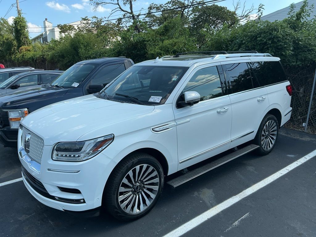 Used 2021 Lincoln Navigator Reserve AWD/4WD image 4