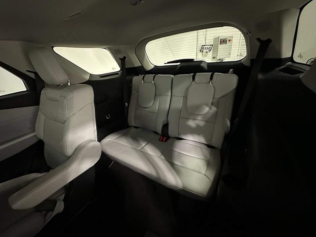 Used 2025 Ford Explorer Platinum w/ Ultimate Package AWD/4WD image 19