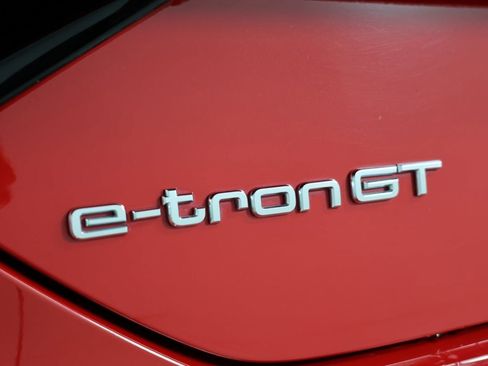 Used 2022 Audi e-tron GT Prestige image 16