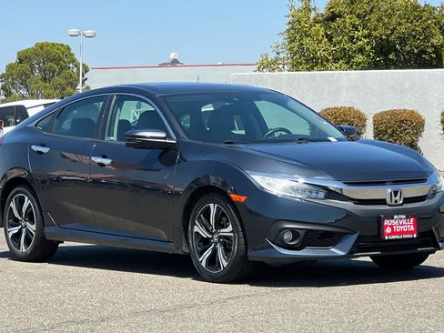 Used 2017 Honda Civic Touring image 5