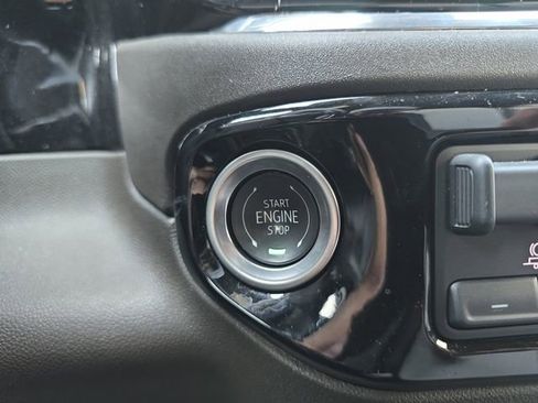 Used 2025 Chevrolet Silverado 1500 LT RWD image 30