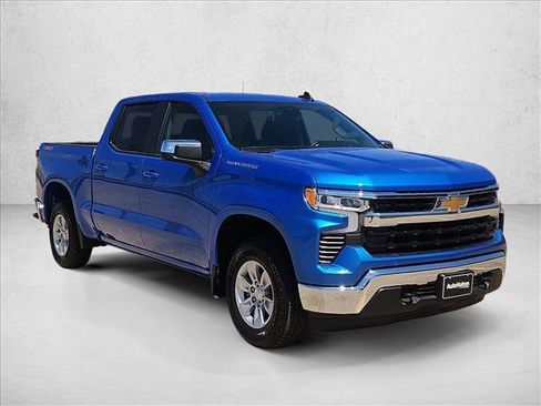 Used 2025 Chevrolet Silverado 1500 LT AWD/4WD image 3