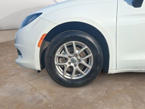 Used 2024 Chrysler Voyager LX image 14