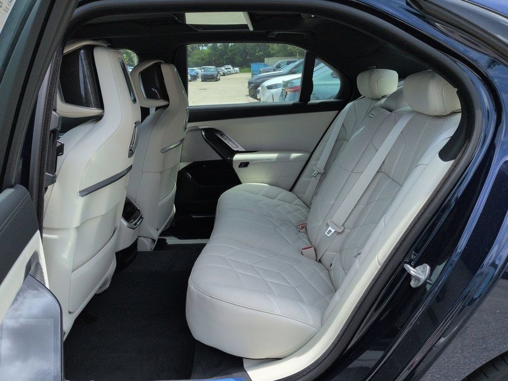 New 2026 BMW 750e xDrive AWD/4WD image 13
