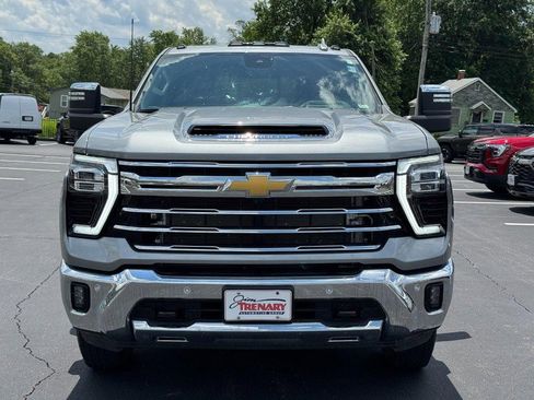 Used 2025 Chevrolet Silverado 3500 LTZ w/ LTZ Convenience Package AWD/4WD image 9