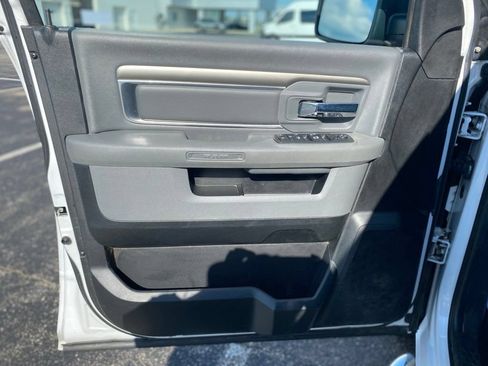 Used 2018 RAM 1500 Classic SLT AWD/4WD image 19