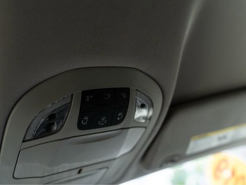 Used 2019 Chrysler Pacifica Touring-L FWD image 17