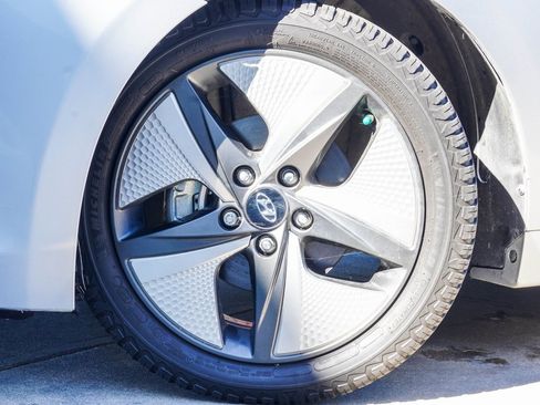 Used 2022 Hyundai Ioniq SEL image 2