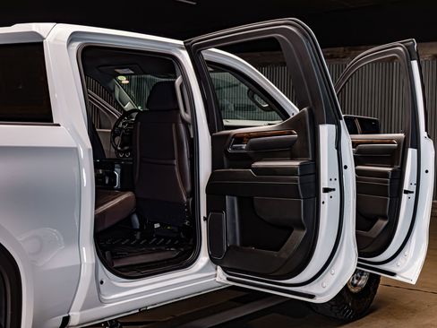 Used 2025 GMC Sierra 1500 Elevation w/ Preferred Package image 30