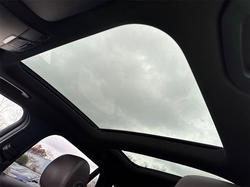 Used 2018 Mercedes-Benz GLC 300 w/ Premium Package image 32